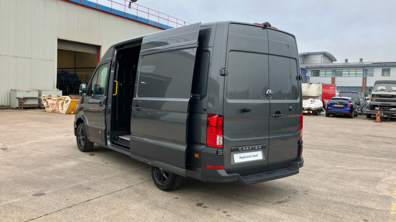 Volkswagen Crafter Cr35 Mwb Diesel Fwd 2.0 TDI 140PS Commerce Plus Low Roof Van